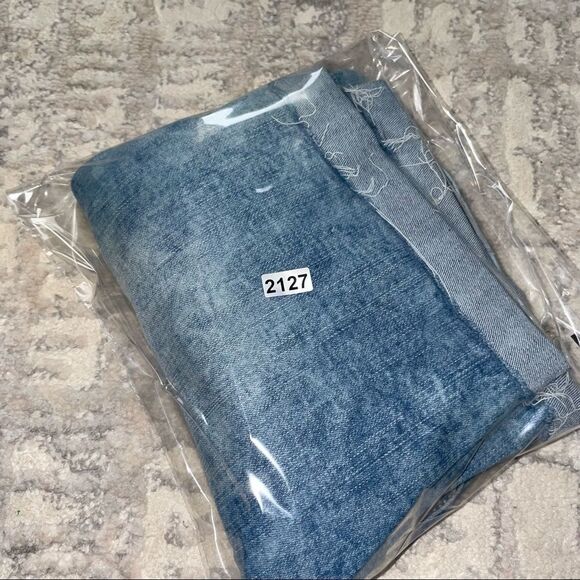 🚨 3 for $25 - AEO Extreme Flex Denim Distressed Shorts - Picture 7 of 7